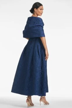 THE HUG SHAWL - MIDNIGHT JACQUARD CLOQUE 7 THE HUG SHAWL - MIDNIGHT JACQUARD CLOQUE -Sachin & Babi Clothing BELLEDRESS HUGSHAWL MIDNIGHT BACK 922c70c6 3d85 458d a337 008a287b3d62